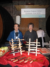 Traditional craftsman Shotaro Nomura (right) and Yasuhiro Hirakawa (left) 