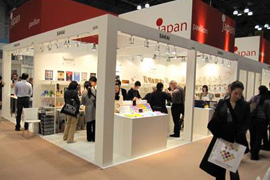 The Sakai booth, attracting many buyers.